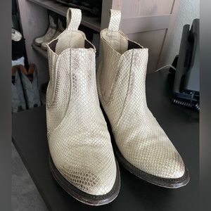 *SOLD* Freebird by Steven - Lasso - Sz10